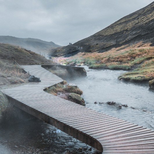 Baðstaður við heita á í Reykjadal