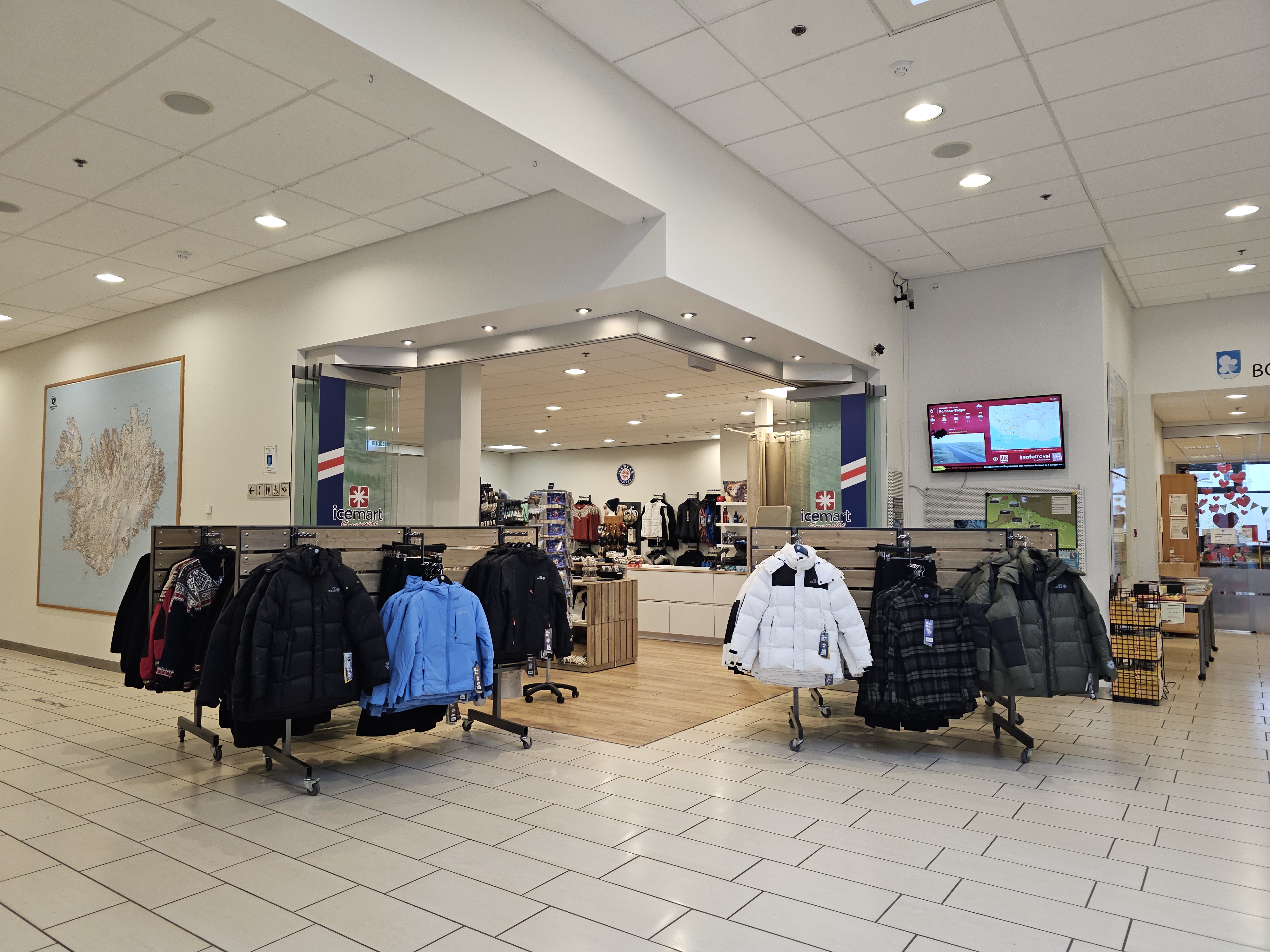Icemart-verslunin í Hveragerði með útivistarfatnaði